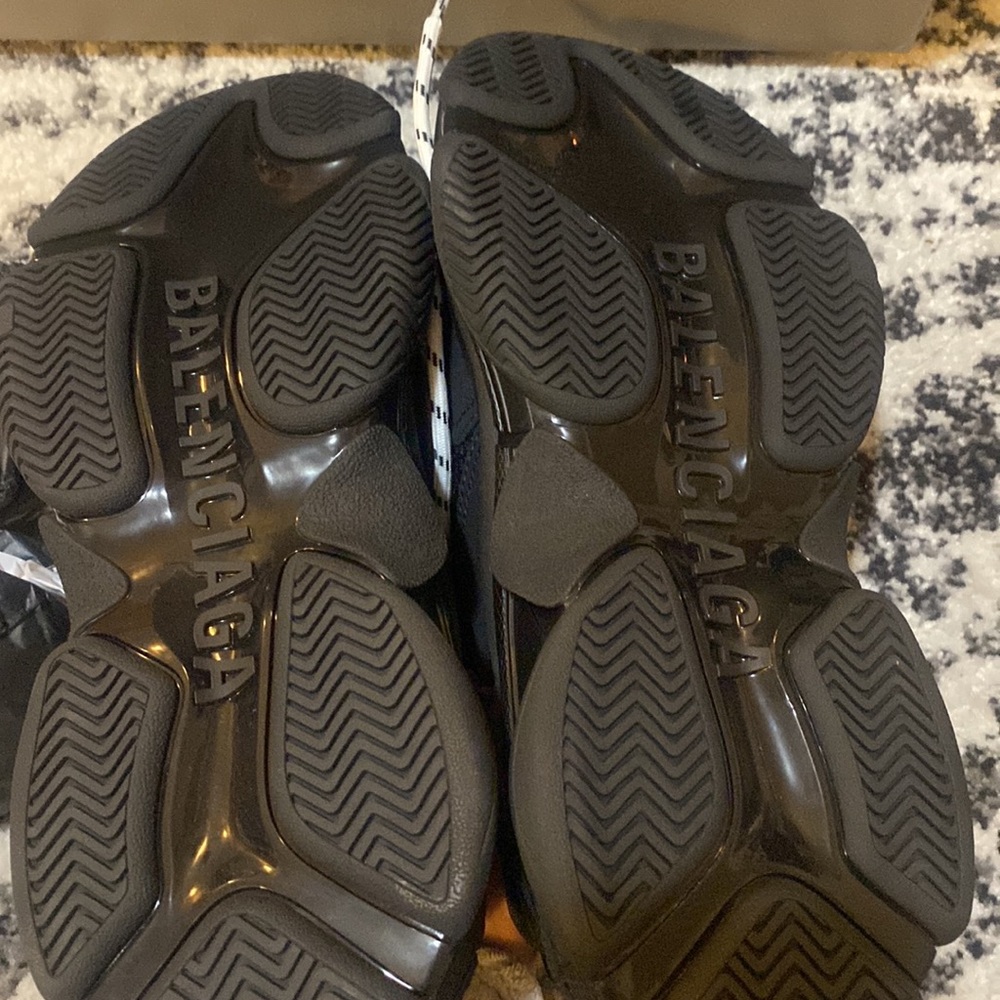 BALENCIAGA Triple S Sneakers - Picture 10 of 10